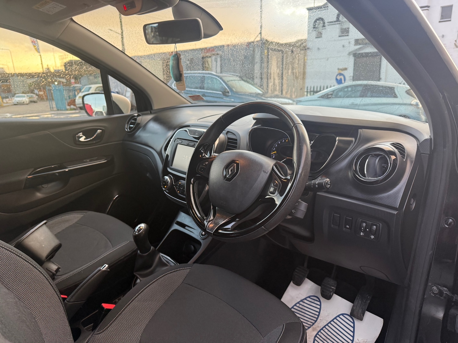 Used Renault Captur 2015 for sale - 76894517: Photo 21