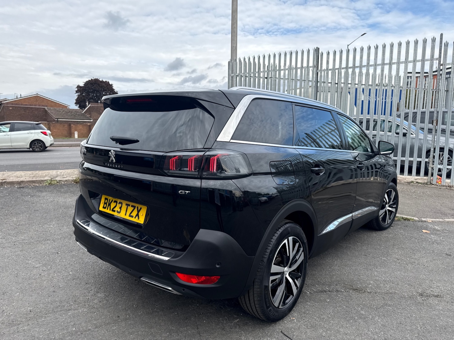 Used Peugeot 5008 2023 for sale - 76129119: Photo 3