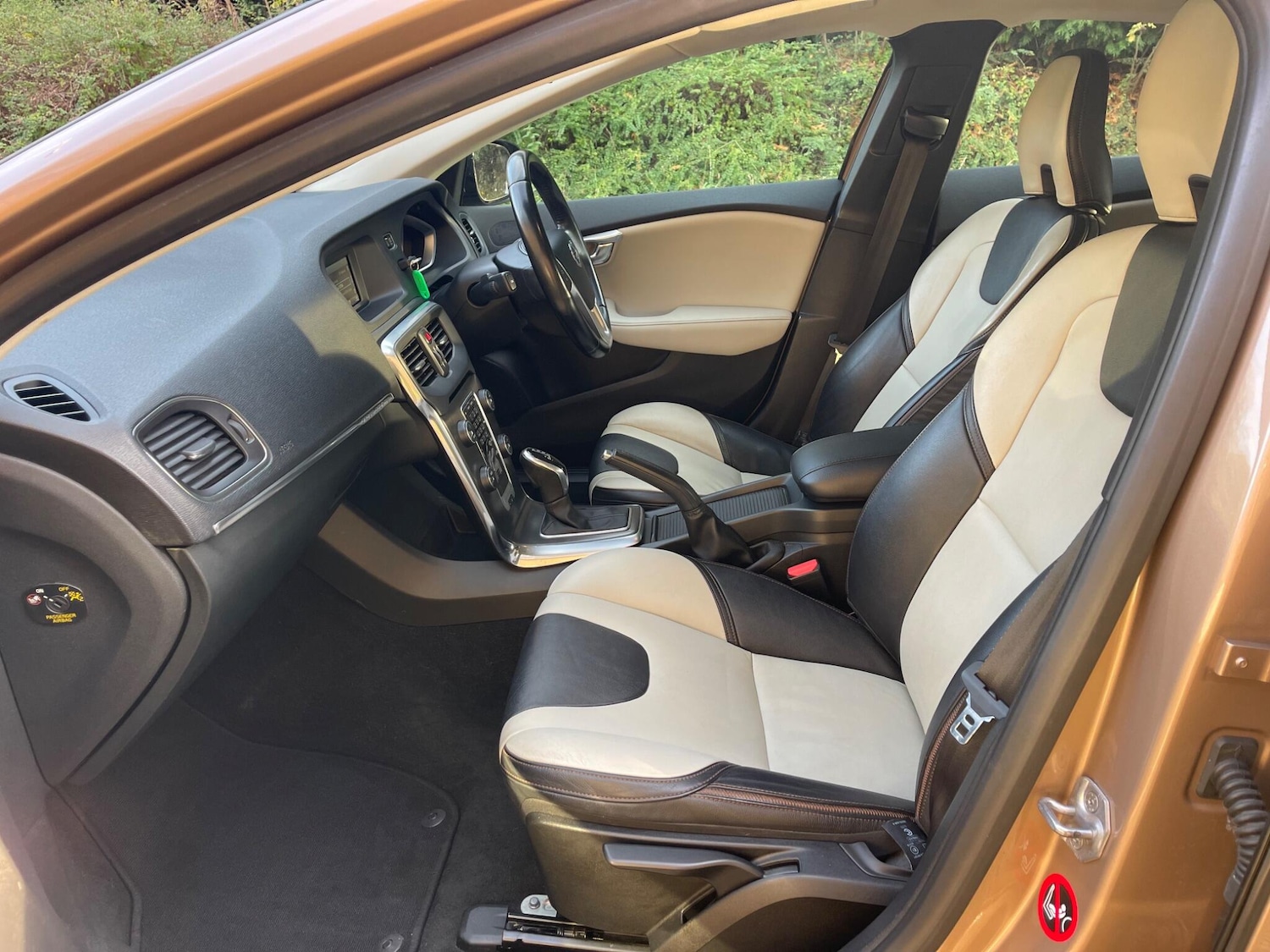 Used Volvo V40 2014 for sale - 76657284: Photo 10