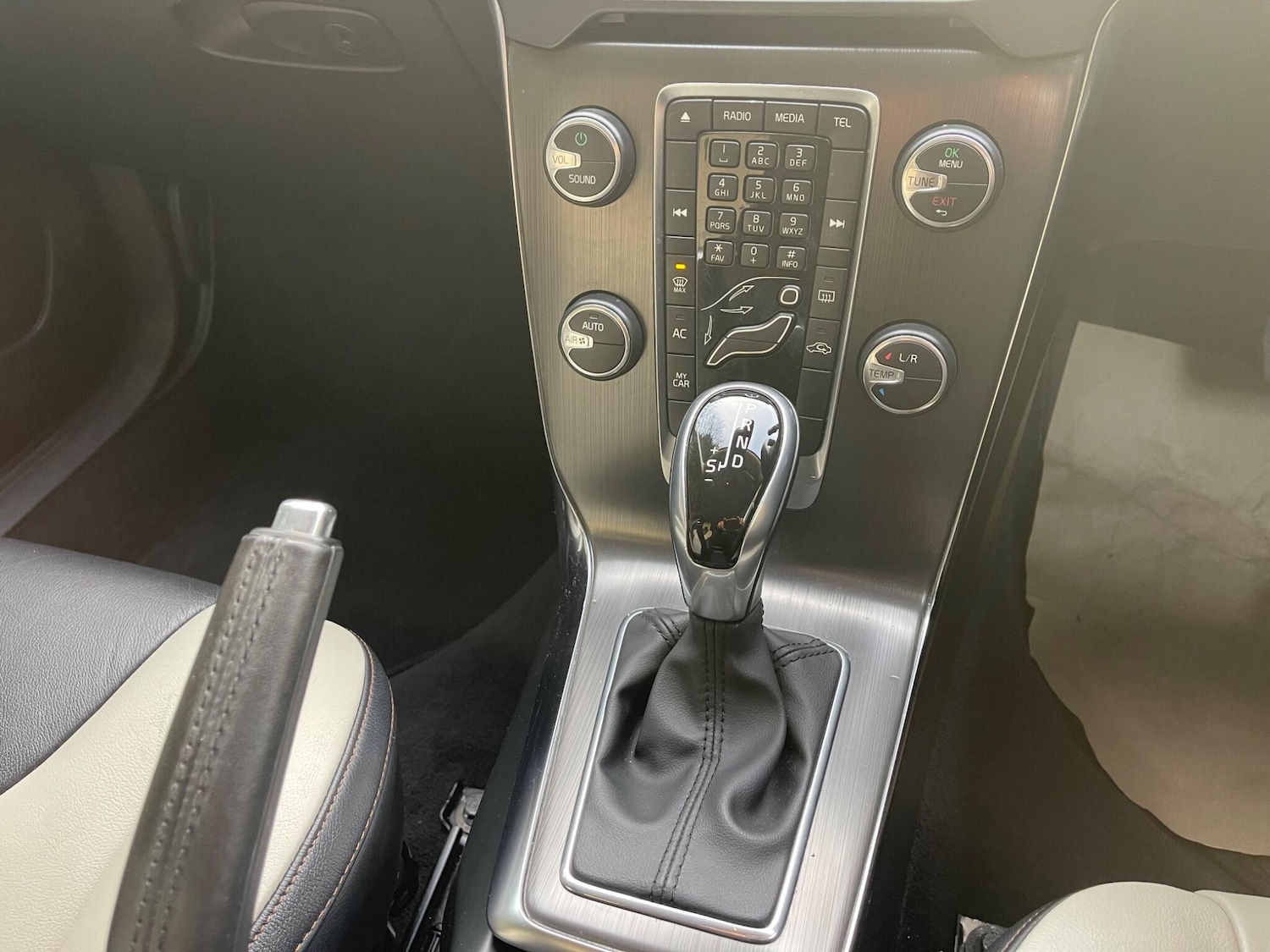 Used Volvo V40 2014 for sale - 76657284: Photo 14