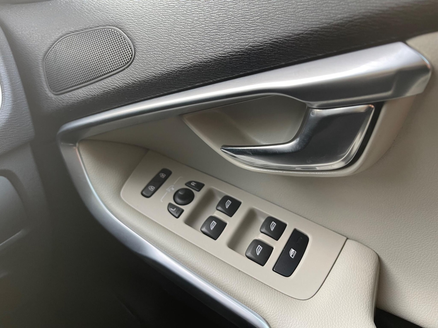 Used Volvo V40 2014 for sale - 76657284: Photo 16