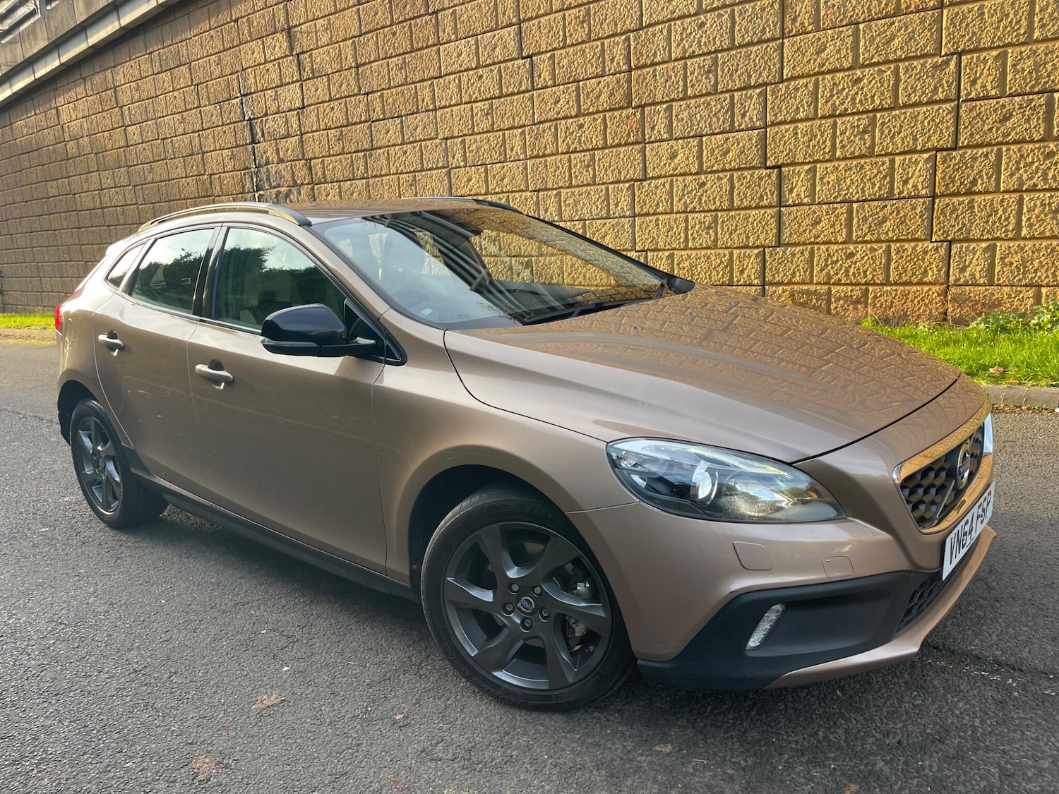 Used Volvo V40 2014 for sale - 76657284: Photo 2