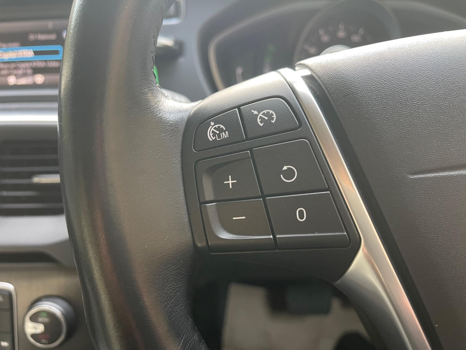 Used Volvo V40 2014 for sale - 76657284: Photo 20