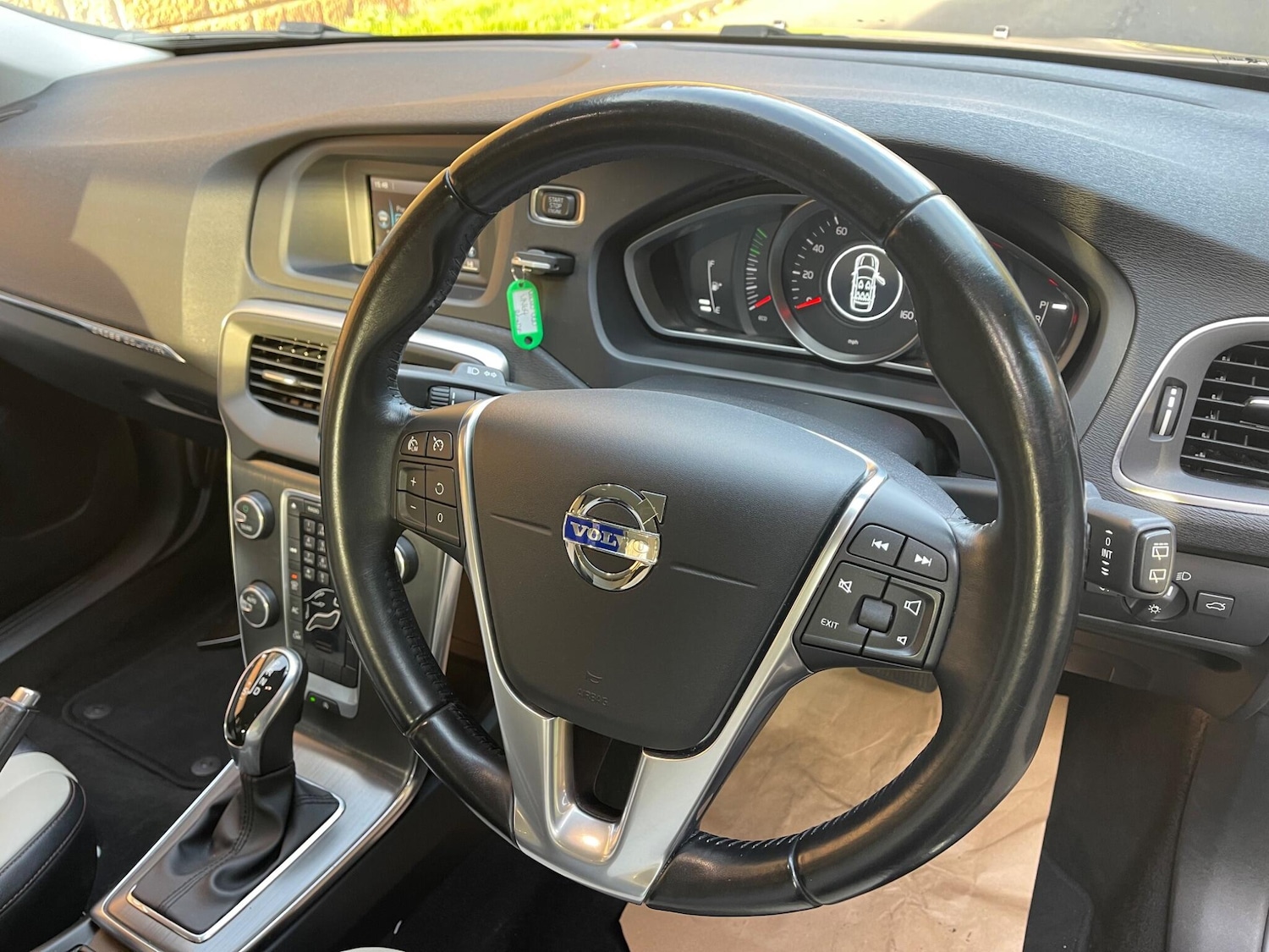 Used Volvo V40 2014 for sale - 76657284: Photo 6