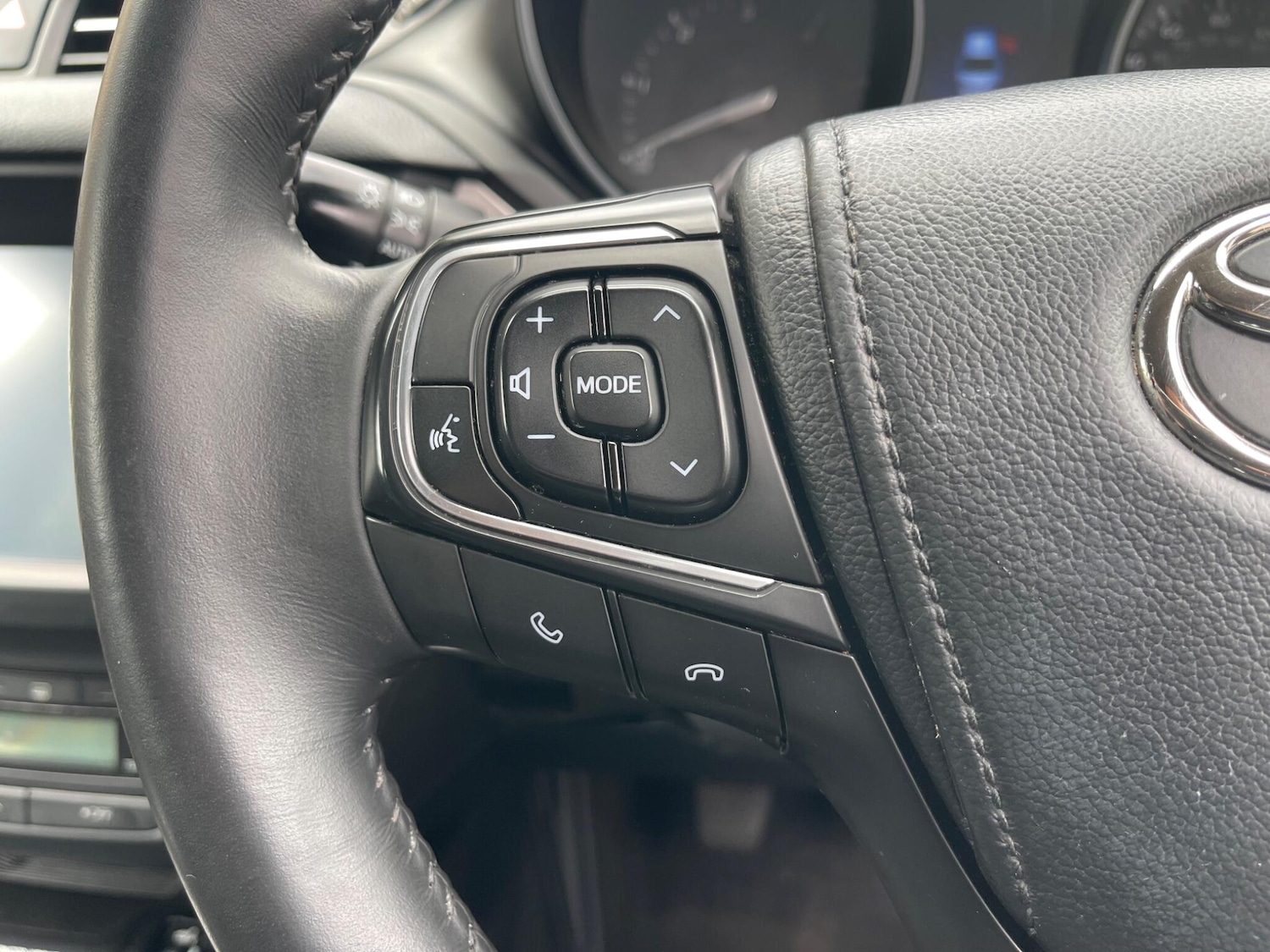 Used Toyota Avensis 2015 for sale - 76988013: Photo 24