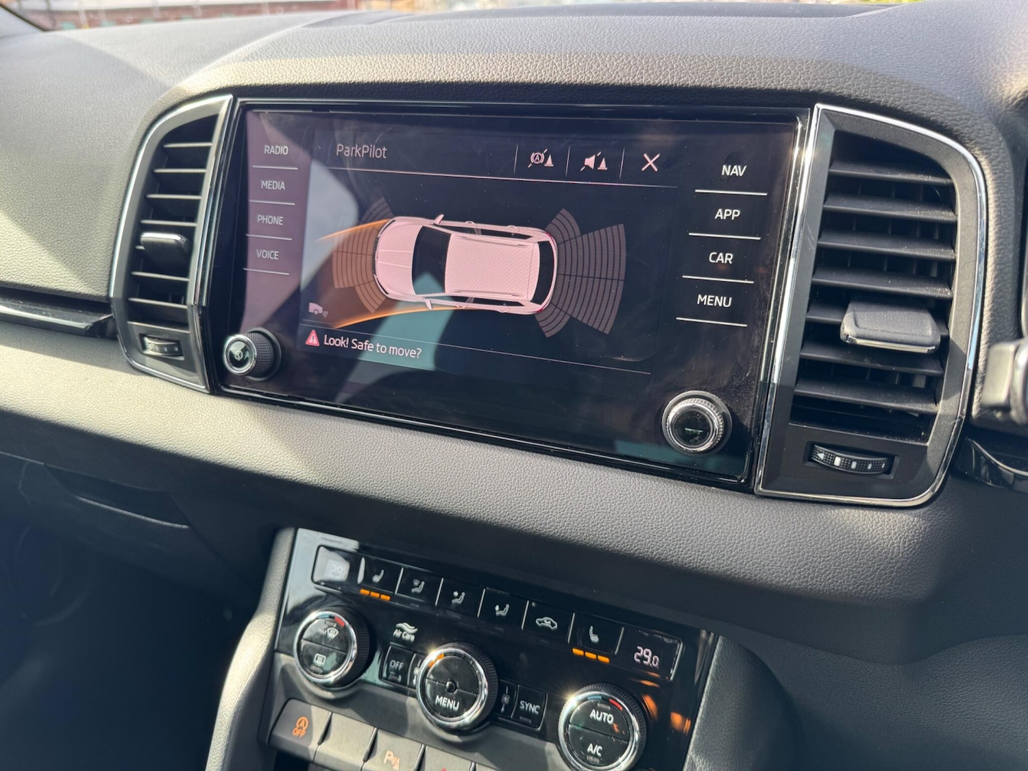 Used Skoda Karoq 2018 for sale - 77898629: Photo 27