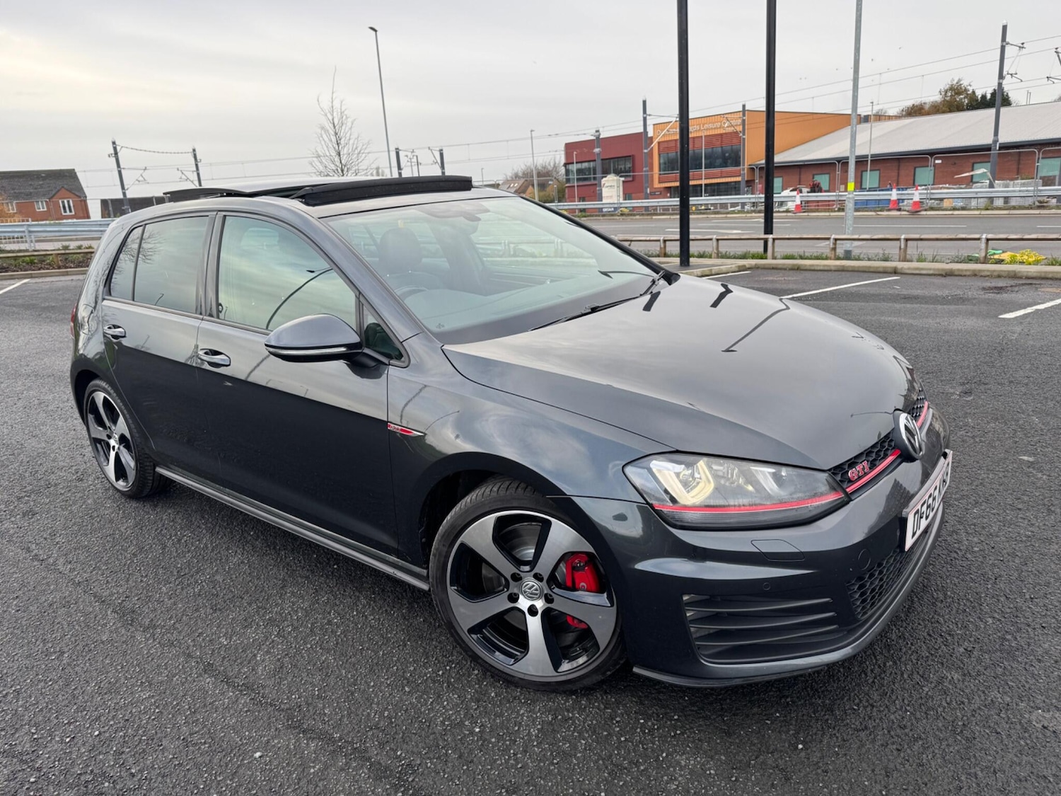 Used Volkswagen Golf 2016 for sale - 76832808: Photo 1