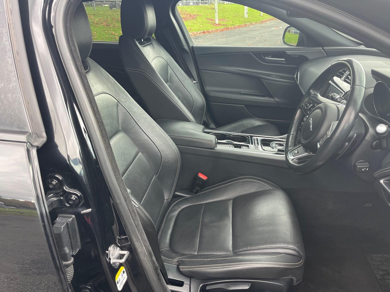 Used Jaguar XE 2016 for sale - 76361477: Photo 12