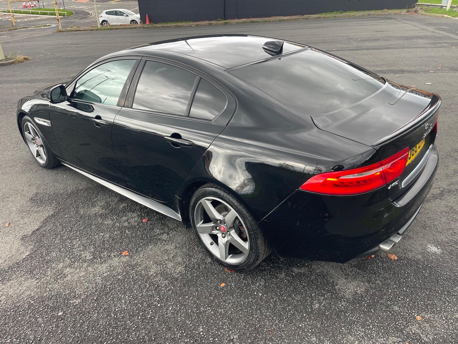 Used Jaguar XE 2016 for sale - 76361477: Photo 2