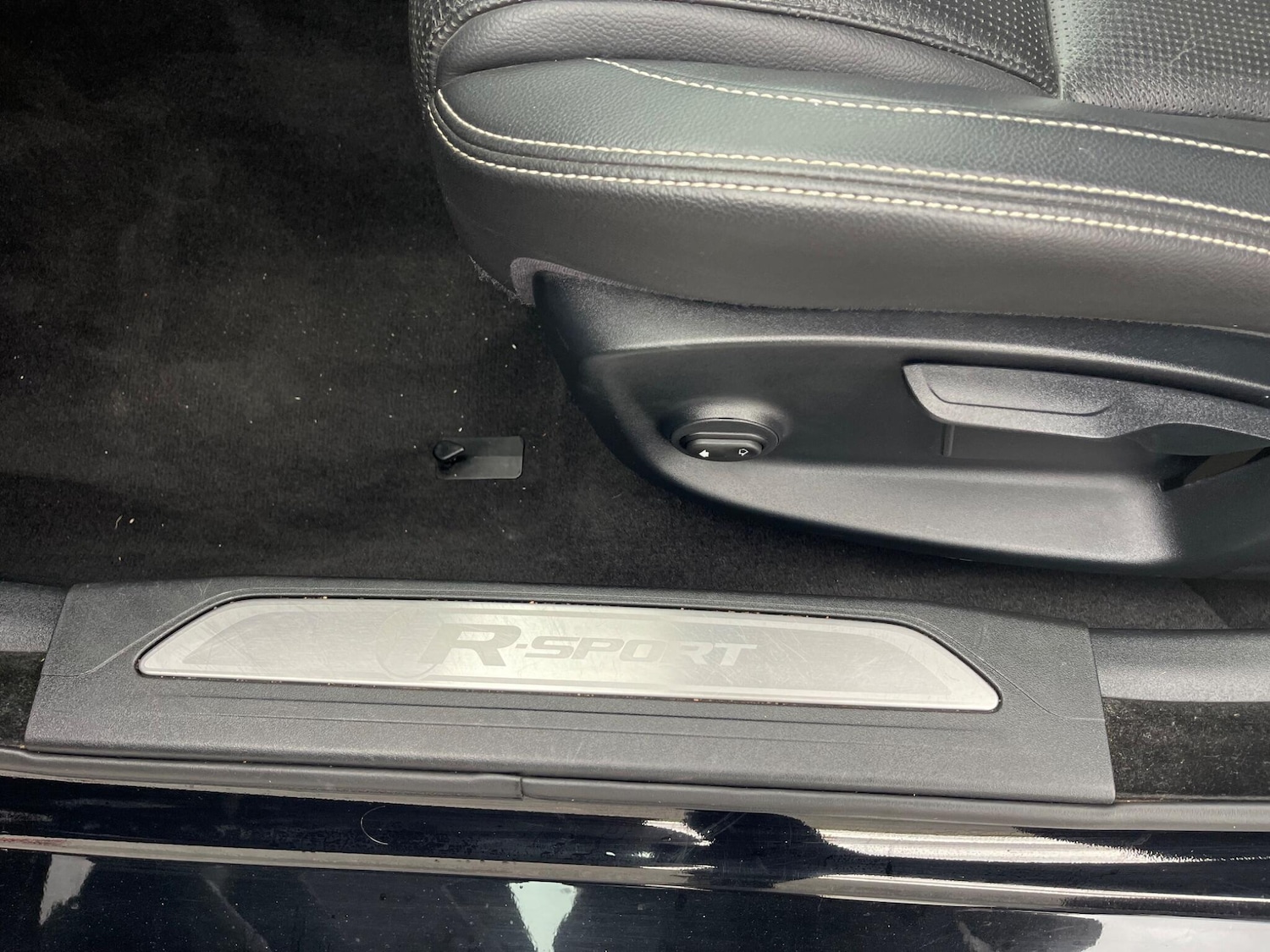 Used Jaguar XE 2016 for sale - 76361477: Photo 24