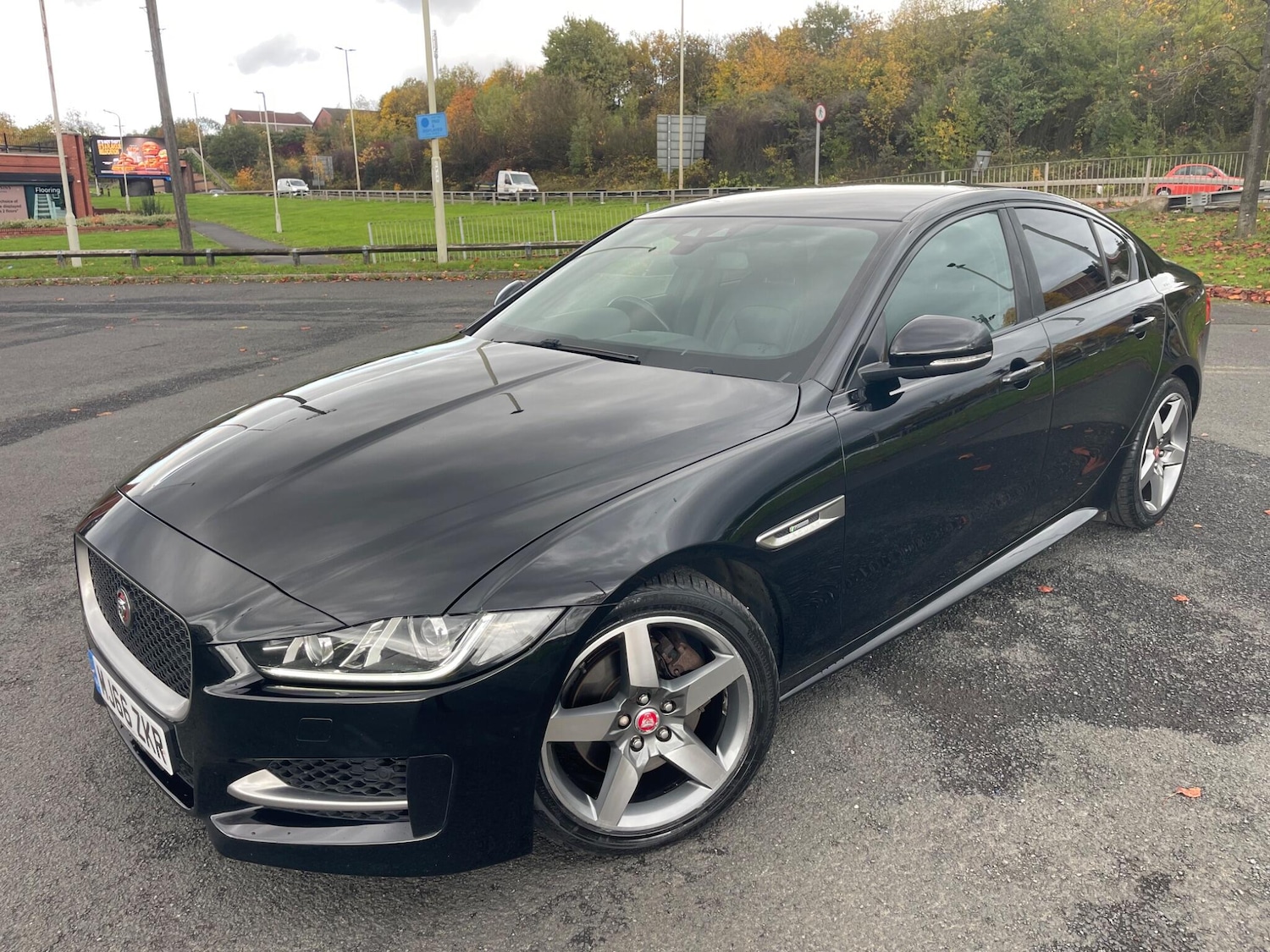 Used Jaguar XE 2016 for sale - 76361477: Photo 3