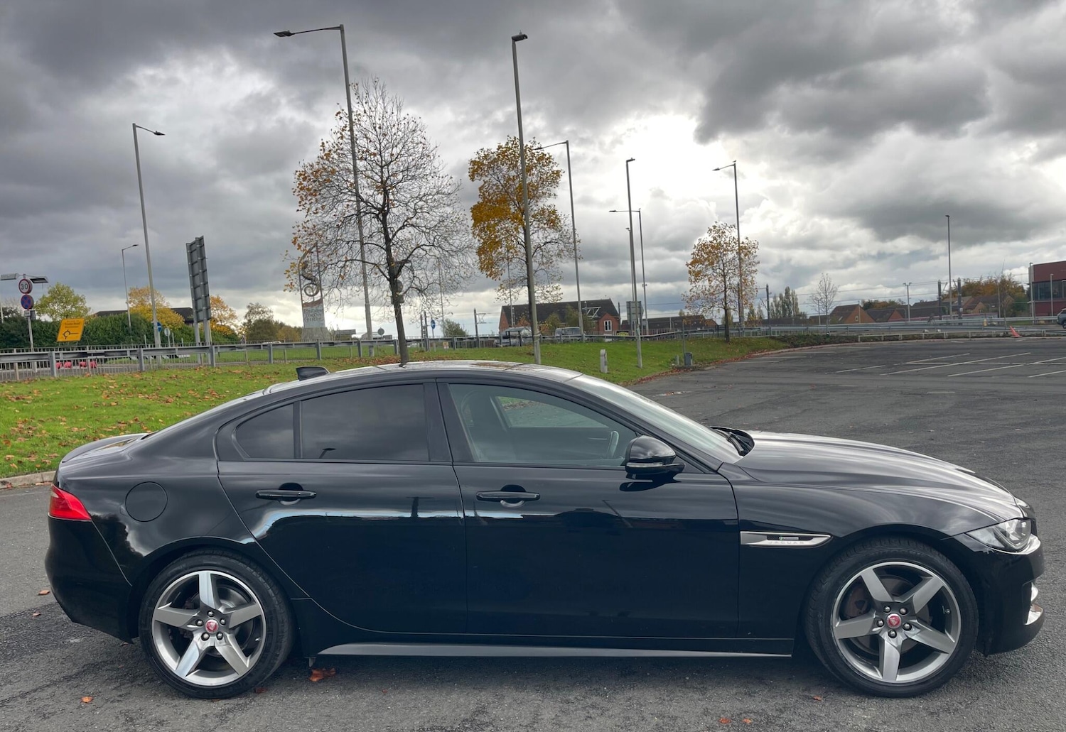 Used Jaguar XE 2016 for sale - 76361477: Photo 7