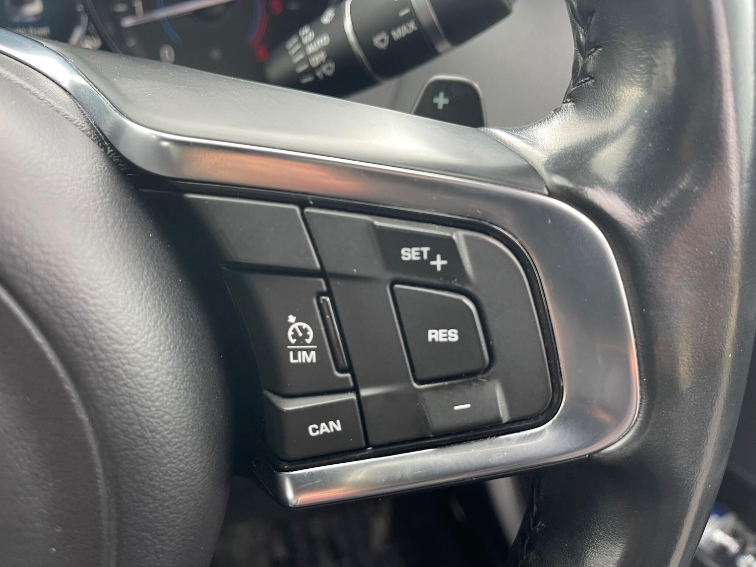 Used Jaguar XE 2016 for sale - 76995568: Photo 23