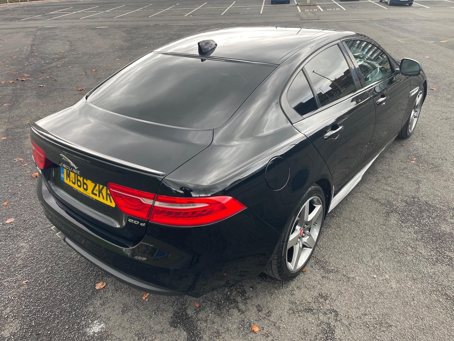 Used Jaguar XE 2016 for sale - 76995568: Photo 4