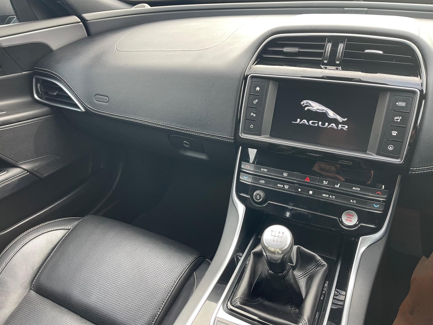 Used Jaguar XE 2017 for sale - 76597177: Photo 11