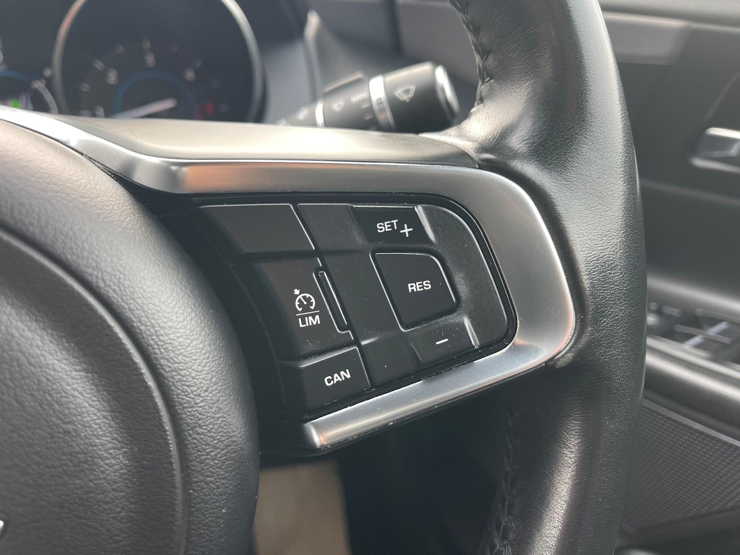 Used Jaguar XE 2017 for sale - 76597177: Photo 24