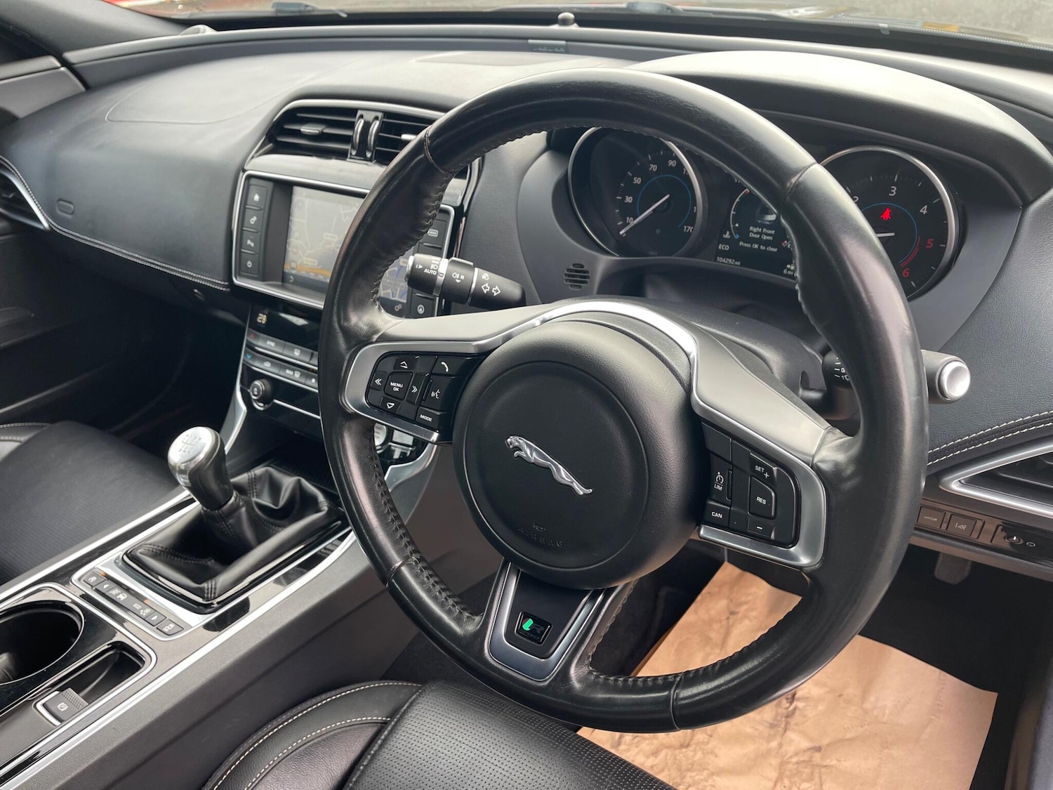 Used Jaguar XE 2017 for sale - 76597177: Photo 9