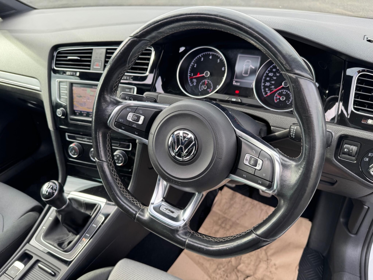 Used Volkswagen Golf 2016 for sale - 77633433: Photo 9