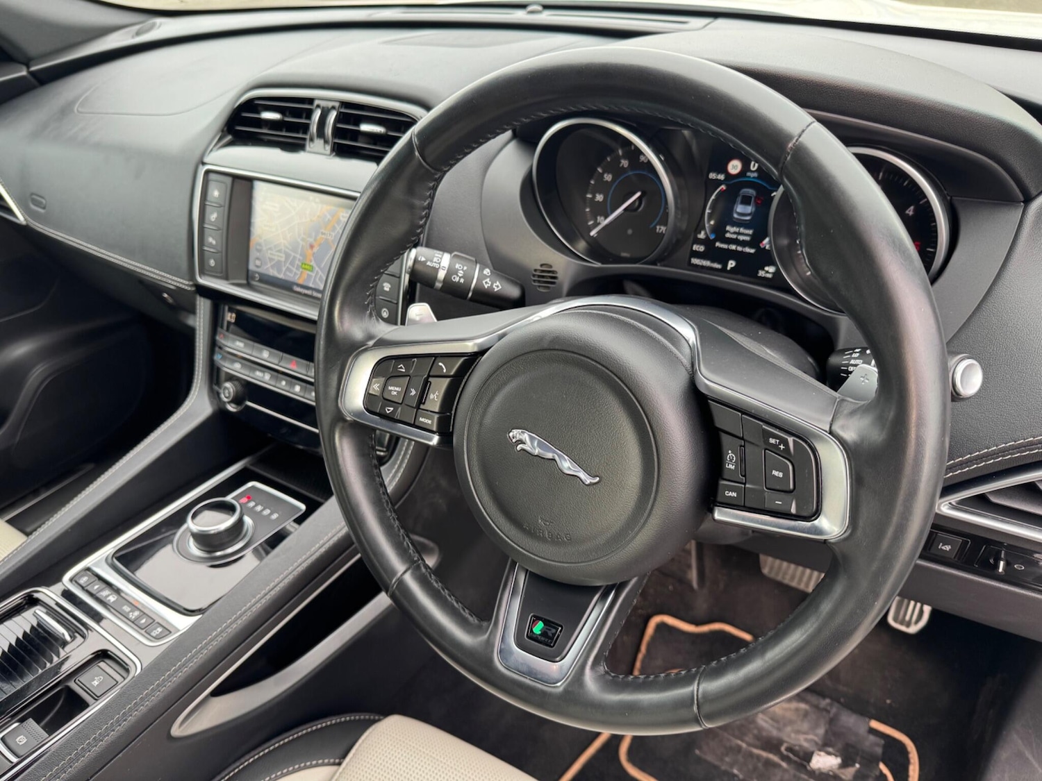 Used Jaguar F-Pace 2017 for sale - 78185259: Photo 9