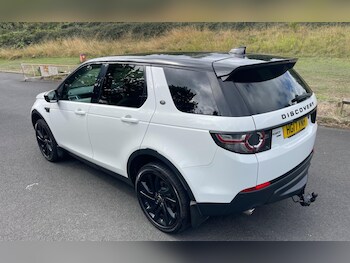 Used Land Rover Discovery Sport 2017 for sale - 75492457: Photo
