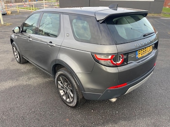 Used Land Rover Discovery Sport 2018 for sale - 76728631: Photo