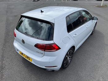 Used Volkswagen Golf 2017 for sale - 78922120: Photo