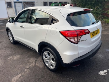 Used Honda HR-V 2016 for sale - 76988105: Photo