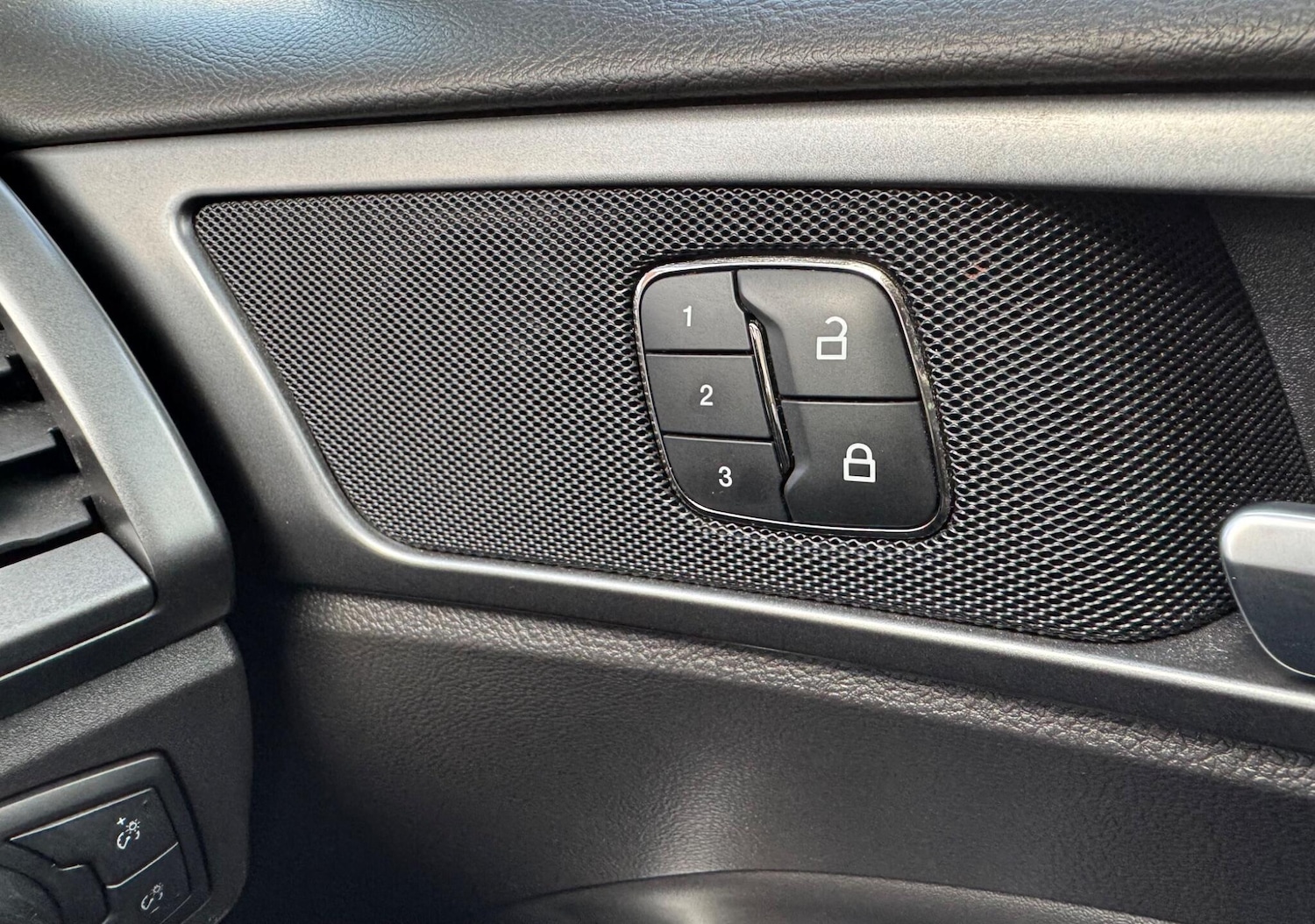 Used Ford Mondeo 2015 for sale - 77839548: Photo 18