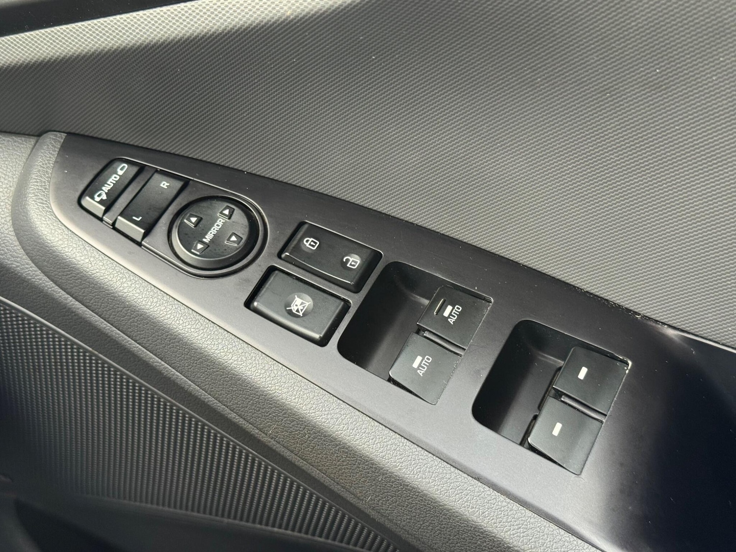 Used Hyundai IONIQ 2017 for sale - 77057308: Photo 25