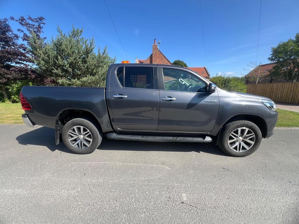 Used Toyota Hilux 2020 for sale - 77593082: Photo 2