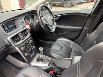 Used Volvo V40 2015 for sale - 79254564: Photo