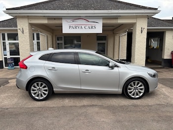 Used Volvo V40 2015 for sale - 79340934: Photo