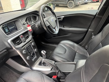 Used Volvo V40 2015 for sale - 79340934: Photo