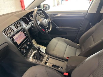 Used Volkswagen Golf 2017 for sale - 77690651: Photo