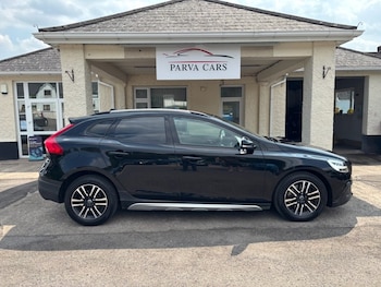 Used Volvo V40 2016 for sale - 79340948: Photo