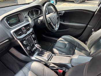 Used Volvo V40 2016 for sale - 79340948: Photo