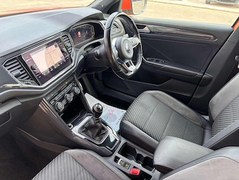 Used Volkswagen T-Roc 2018 for sale - 79340943: Photo