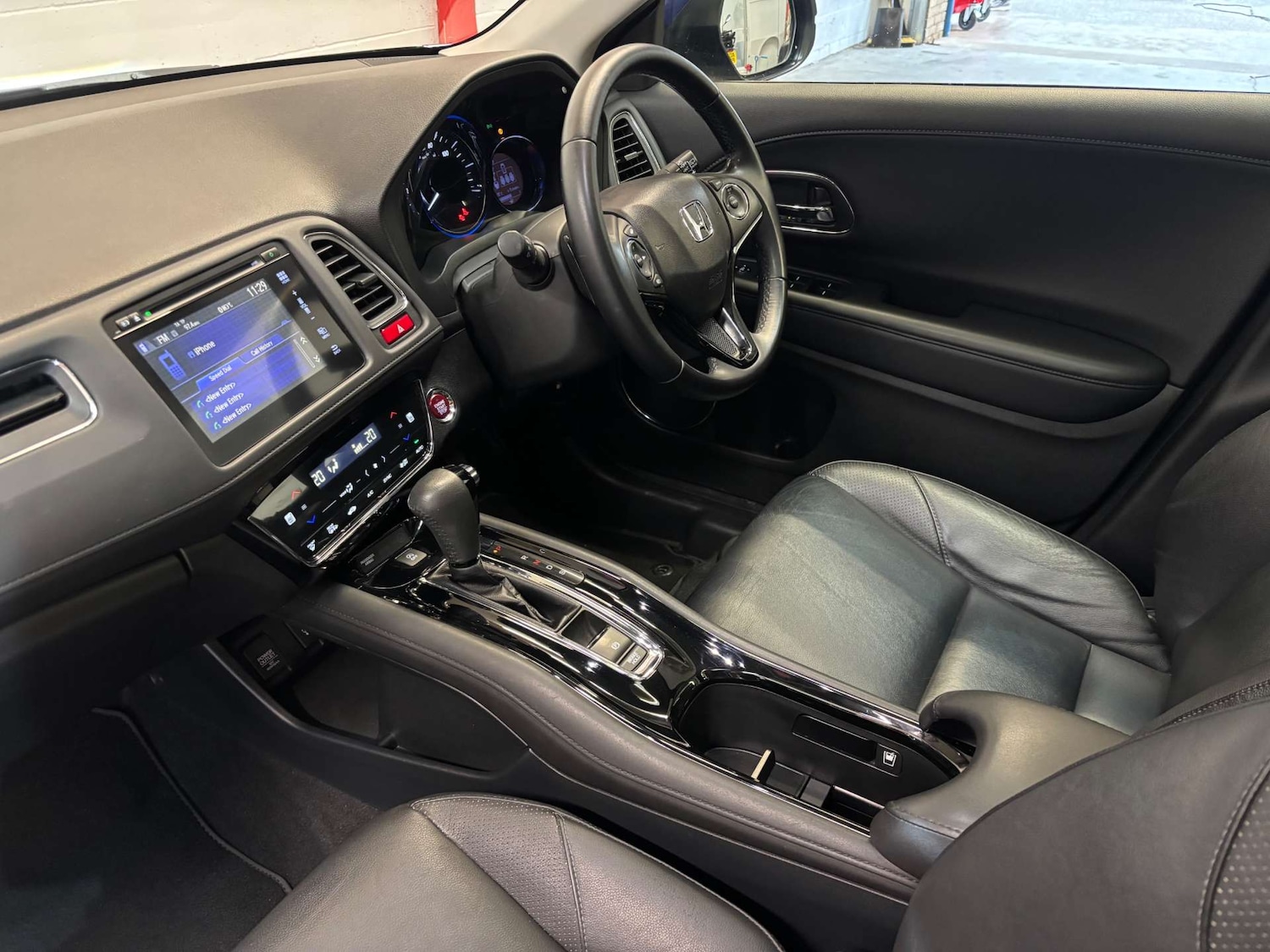 Used Honda HR-V 2017 for sale - 76536191: Photo 3