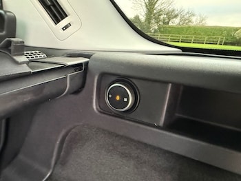 Used Land Rover Discovery Sport 2016 for sale - 77452231: Photo