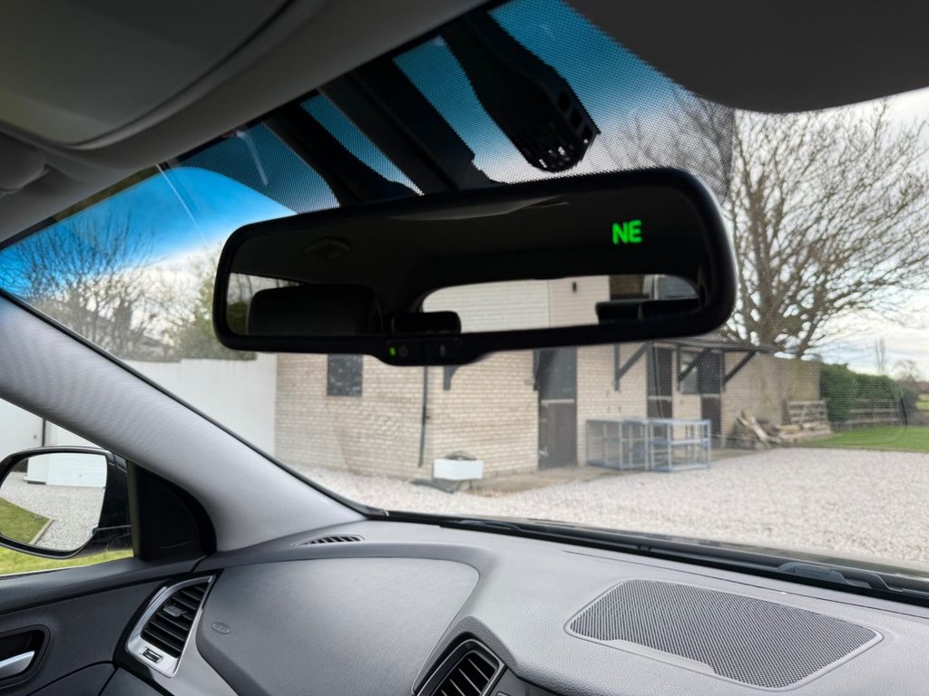 Used Hyundai Santa Fe 2015 for sale - 77263472: Photo 44