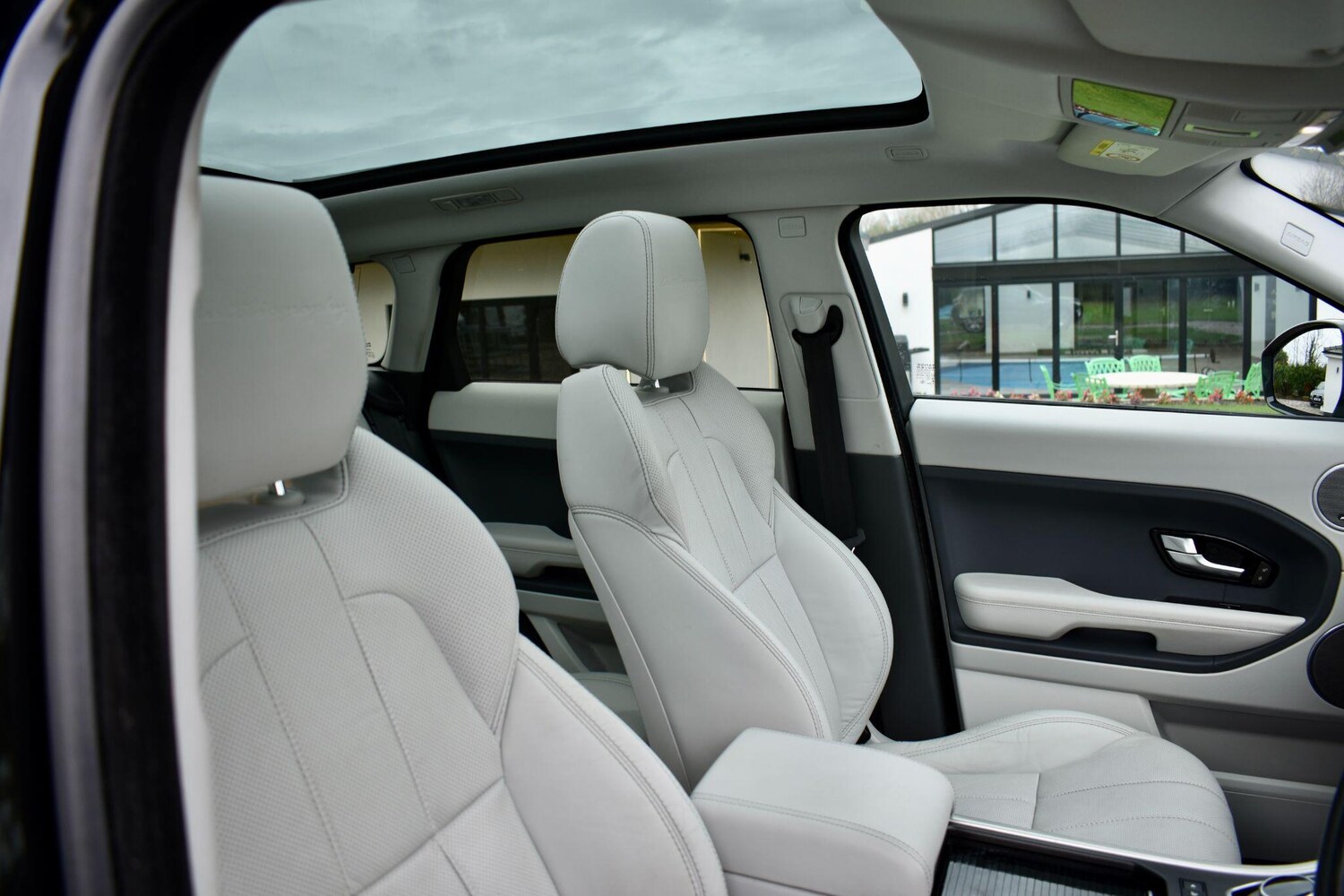 Used Land Rover Range Rover Evoque 2015 for sale - 76549293: Photo 2