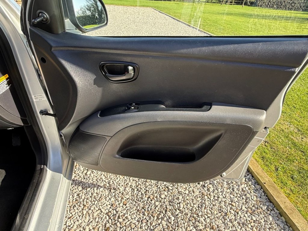 Used Hyundai i10 2011 for sale - 77734400: Photo 15