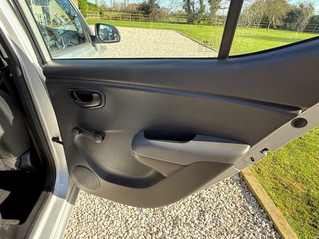 Used Hyundai i10 2011 for sale - 77734400: Photo 18