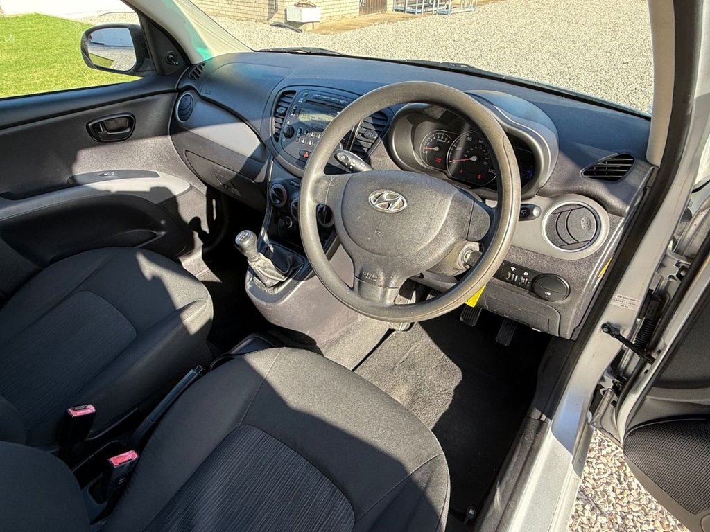 Used Hyundai i10 2011 for sale - 77734400: Photo 2