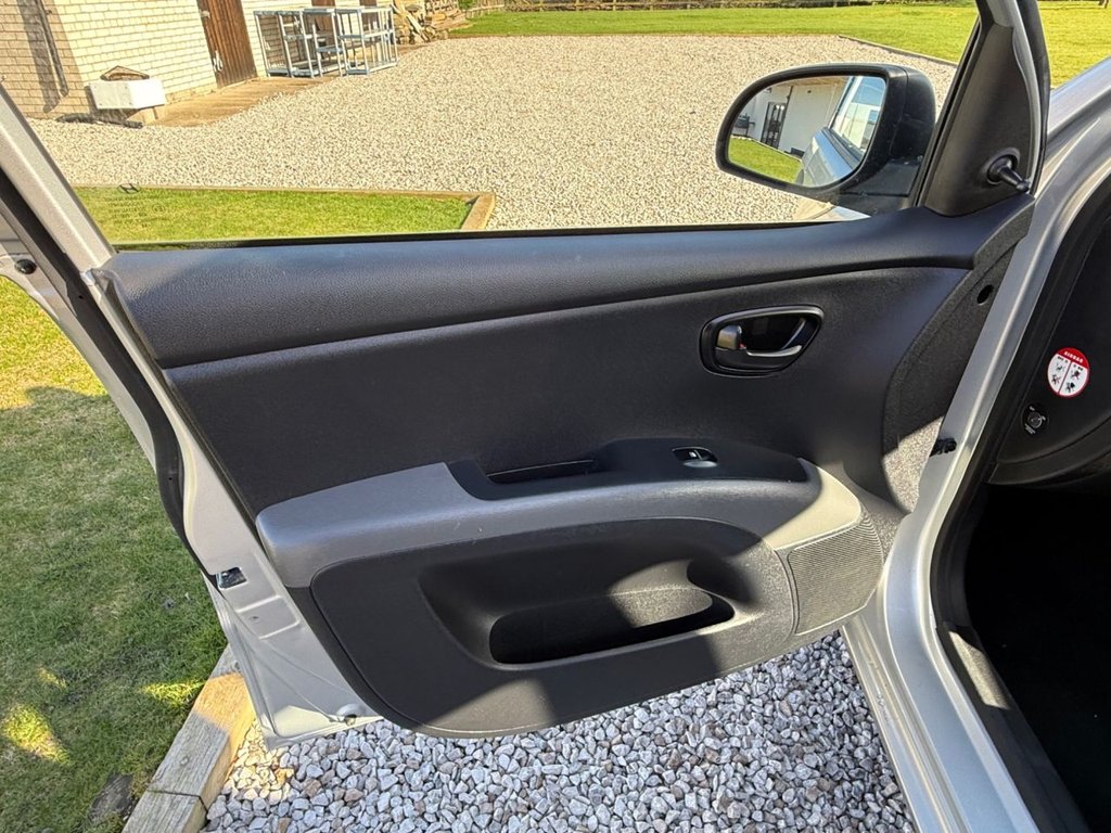 Used Hyundai i10 2011 for sale - 77734400: Photo 20