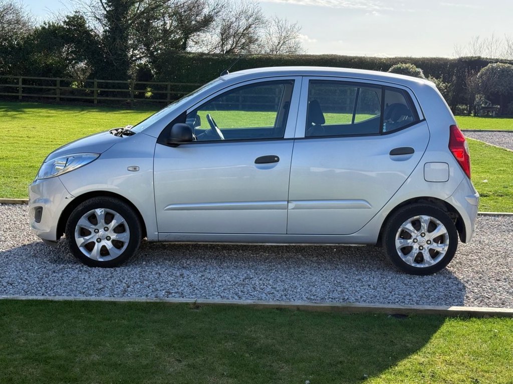 Used Hyundai i10 2011 for sale - 77734400: Photo 7