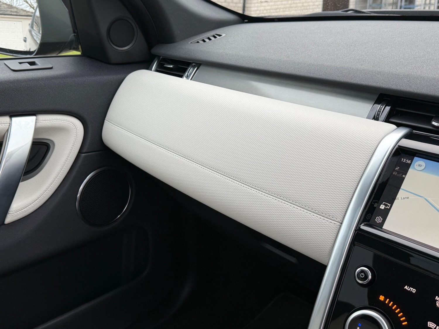 Used Land Rover Discovery Sport 2021 for sale - 76850360: Photo 44