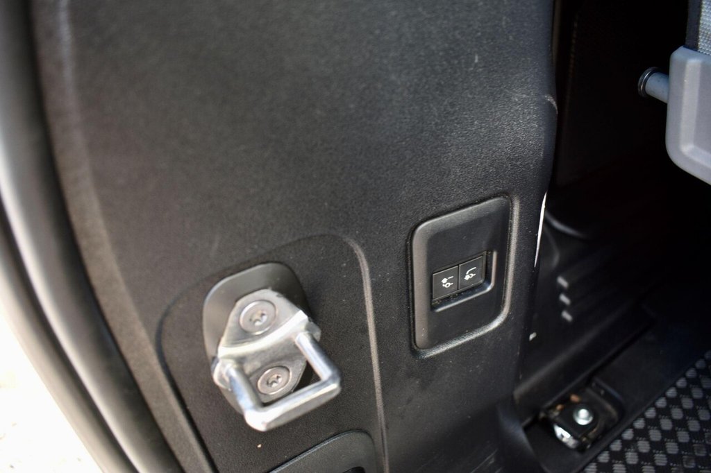 Used Land Rover Defender 2022 for sale - 77001261: Photo 26