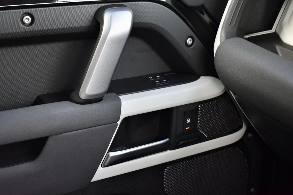 Used Land Rover Defender 2022 for sale - 77001261: Photo 28