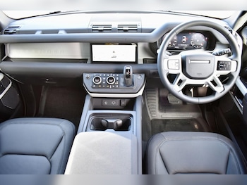 Used Land Rover Defender 2022 for sale - 77001261: Photo